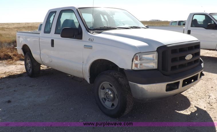 image for item I8418 2006 Ford F250 Super Duty Lariat SuperCab pickup truck