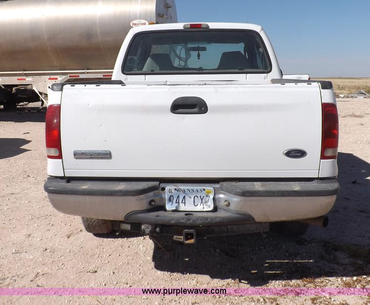 image for item I8418 2006 Ford F250 Super Duty Lariat SuperCab pickup truck