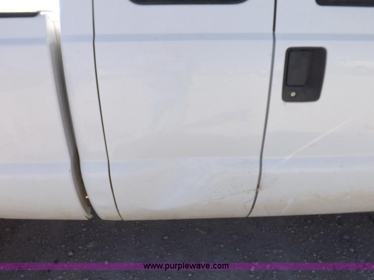 image for item I8418 2006 Ford F250 Super Duty Lariat SuperCab pickup truck