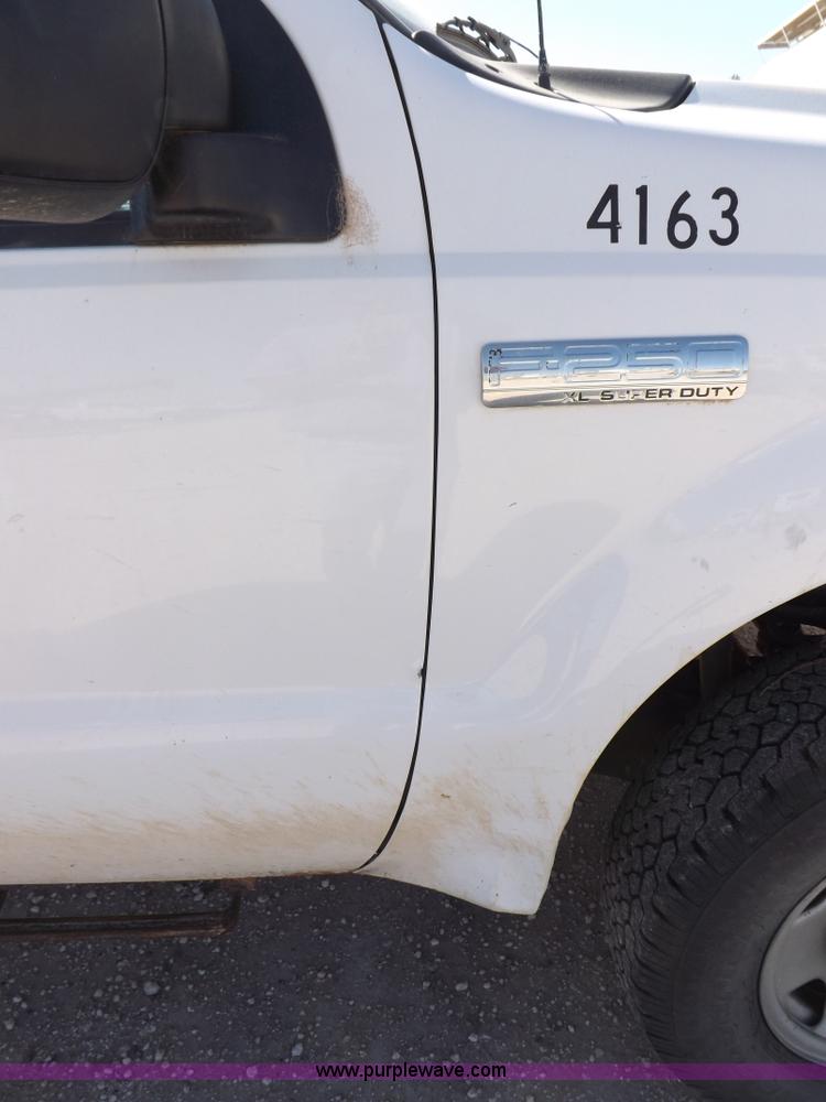 image for item I8418 2006 Ford F250 Super Duty Lariat SuperCab pickup truck