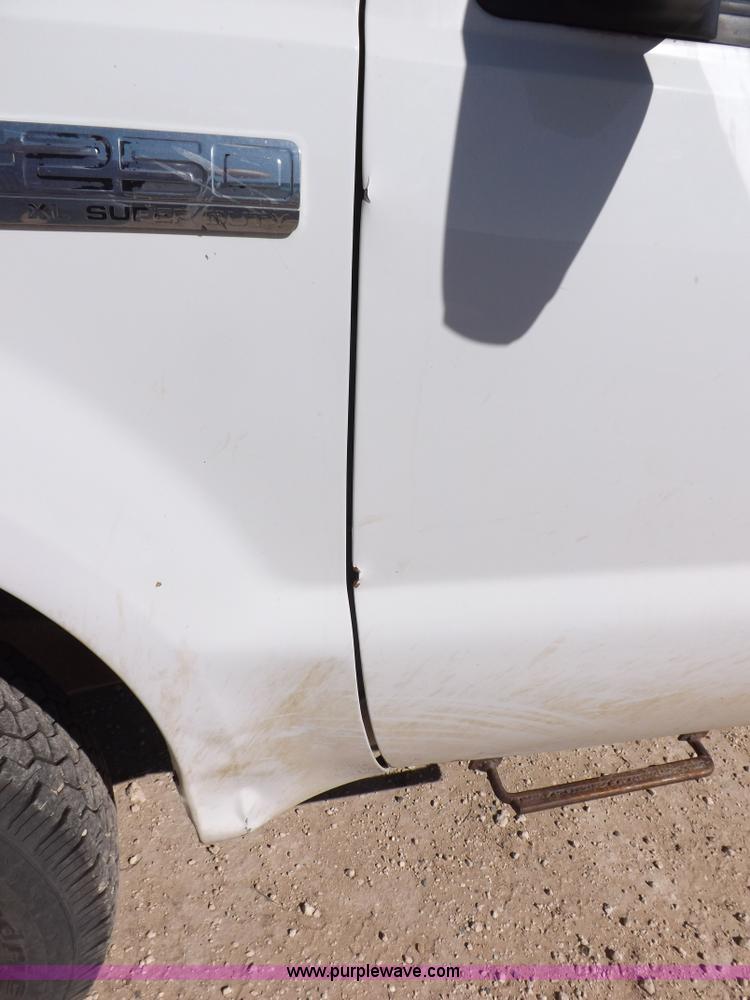 image for item I8418 2006 Ford F250 Super Duty Lariat SuperCab pickup truck