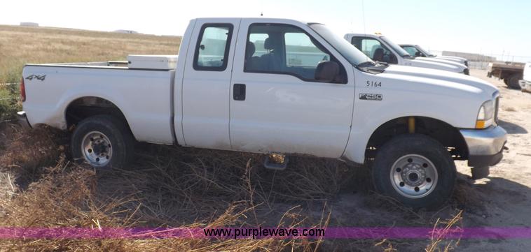 image for item I8419 2004 Ford F250 Super Duty XLT pickup truck