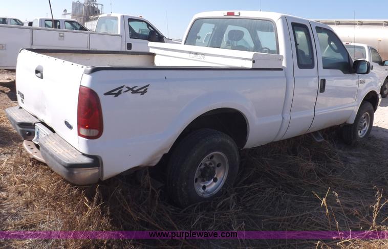 image for item I8419 2004 Ford F250 Super Duty XLT pickup truck