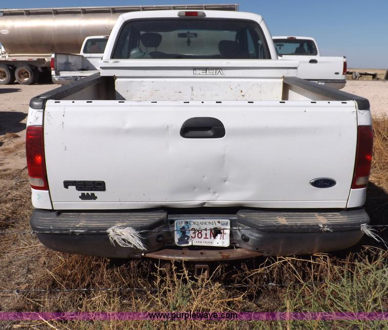 image for item I8419 2004 Ford F250 Super Duty XLT pickup truck