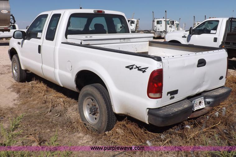 image for item I8419 2004 Ford F250 Super Duty XLT pickup truck