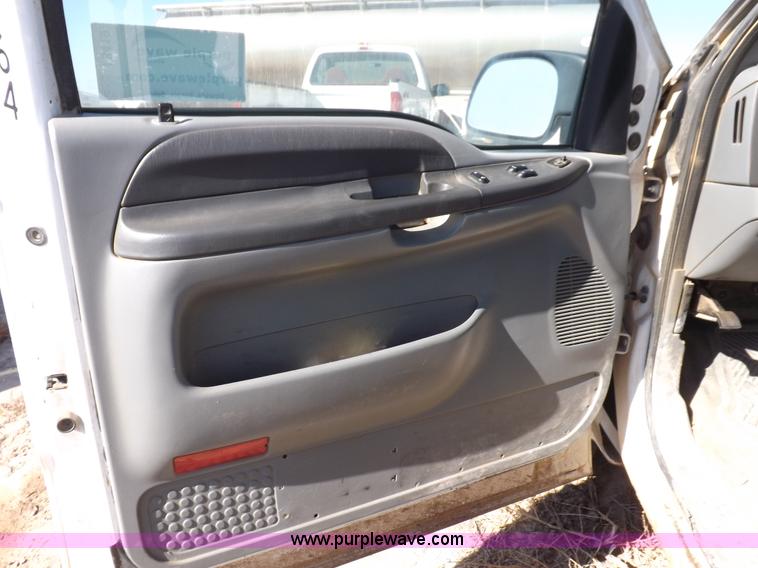 image for item I8419 2004 Ford F250 Super Duty XLT pickup truck