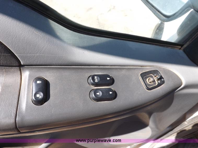 image for item I8419 2004 Ford F250 Super Duty XLT pickup truck