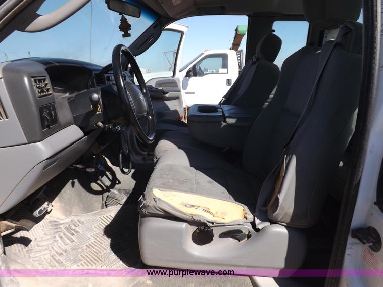 image for item I8419 2004 Ford F250 Super Duty XLT pickup truck