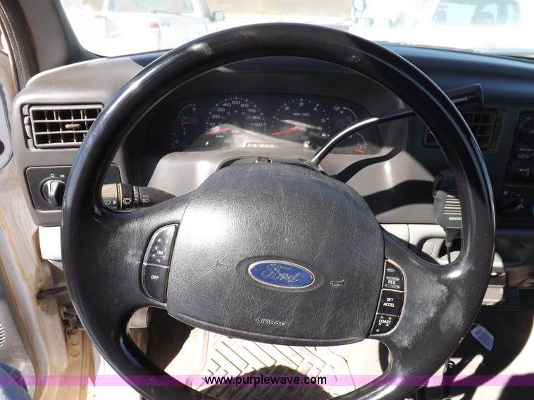 image for item I8419 2004 Ford F250 Super Duty XLT pickup truck