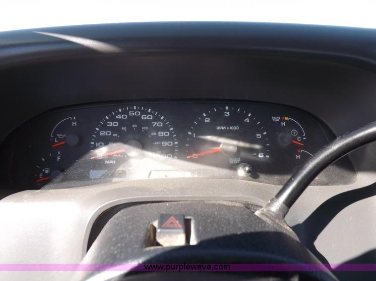 image for item I8419 2004 Ford F250 Super Duty XLT pickup truck