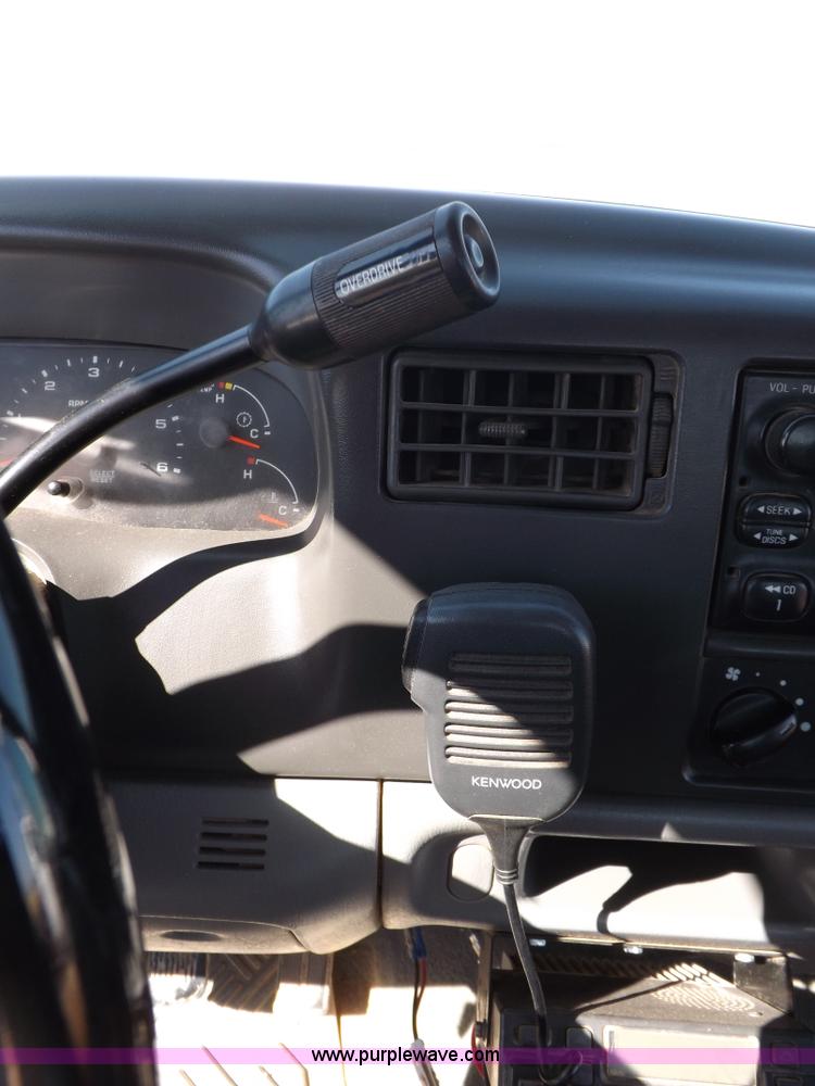 image for item I8419 2004 Ford F250 Super Duty XLT pickup truck