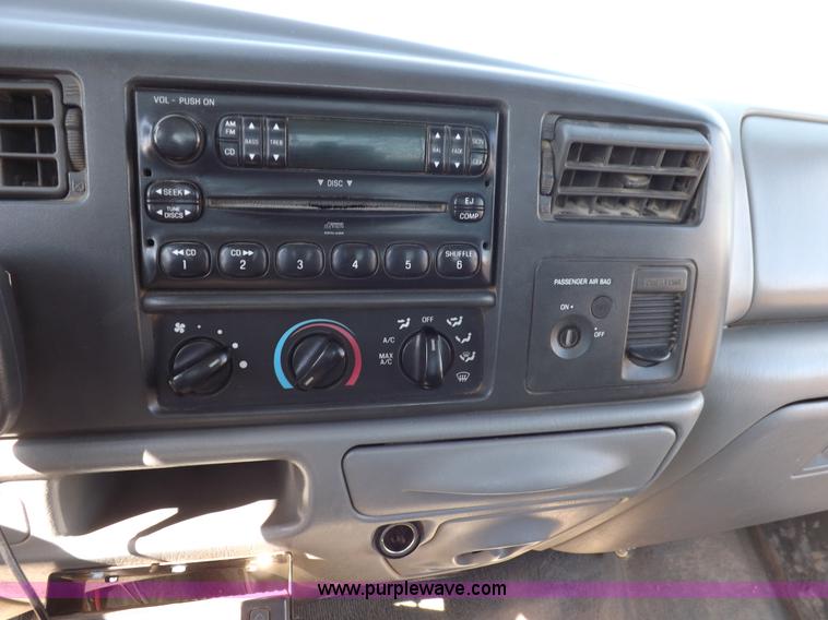 image for item I8419 2004 Ford F250 Super Duty XLT pickup truck