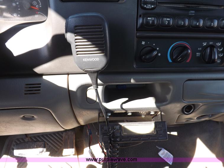 image for item I8419 2004 Ford F250 Super Duty XLT pickup truck