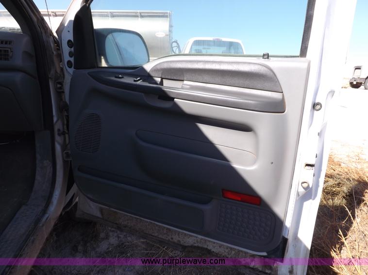 image for item I8419 2004 Ford F250 Super Duty XLT pickup truck