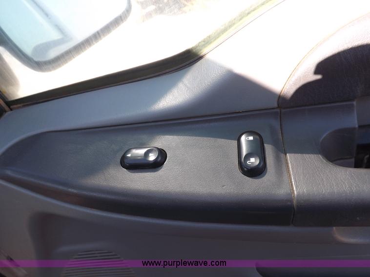 image for item I8419 2004 Ford F250 Super Duty XLT pickup truck