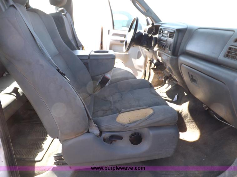 image for item I8419 2004 Ford F250 Super Duty XLT pickup truck