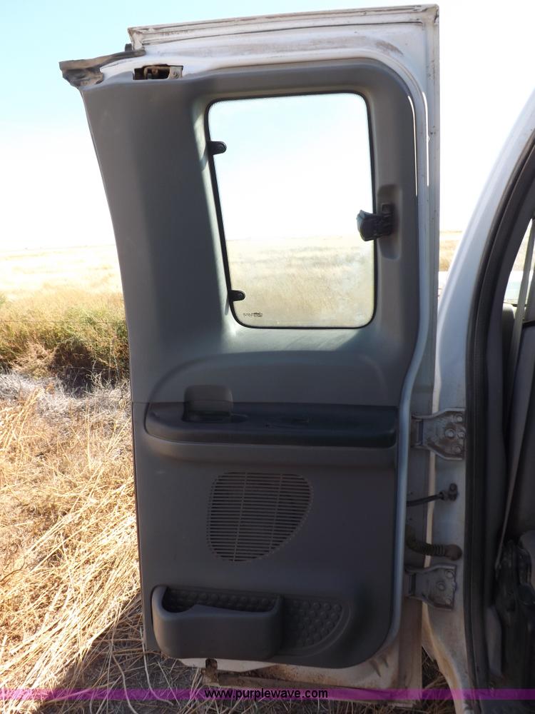 image for item I8419 2004 Ford F250 Super Duty XLT pickup truck