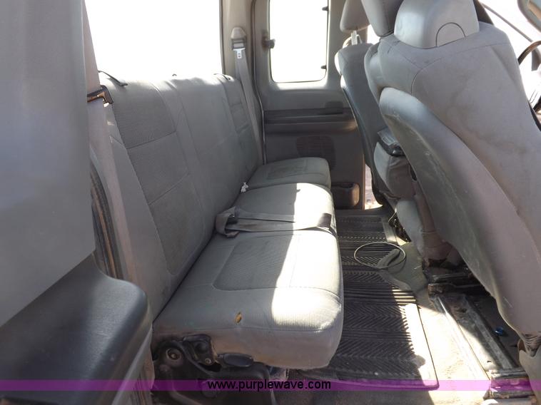 image for item I8419 2004 Ford F250 Super Duty XLT pickup truck