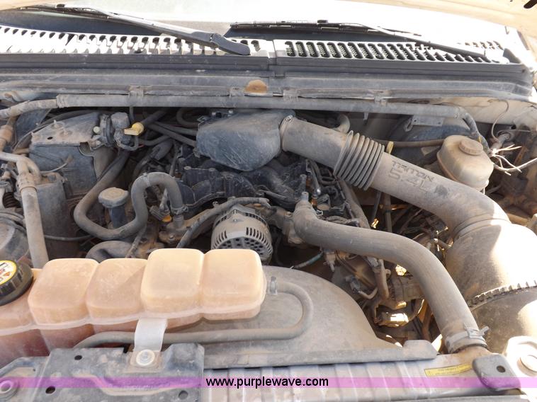 image for item I8419 2004 Ford F250 Super Duty XLT pickup truck