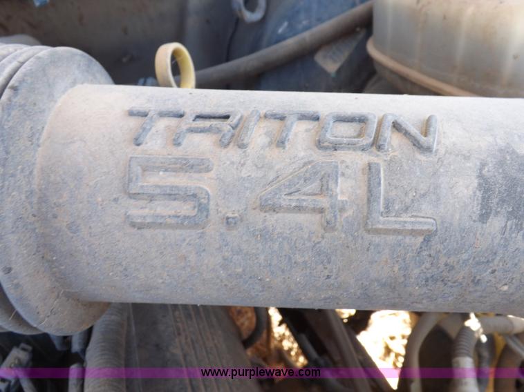 image for item I8419 2004 Ford F250 Super Duty XLT pickup truck