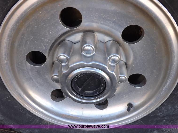 image for item I8419 2004 Ford F250 Super Duty XLT pickup truck