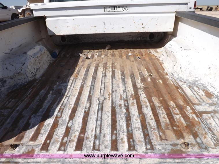 image for item I8419 2004 Ford F250 Super Duty XLT pickup truck