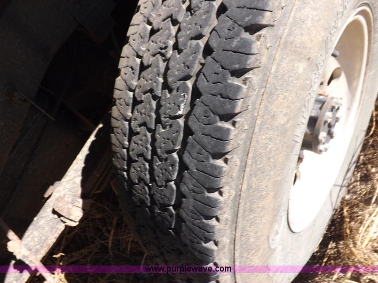 image for item I8419 2004 Ford F250 Super Duty XLT pickup truck