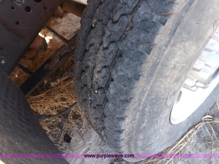 image for item I8419 2004 Ford F250 Super Duty XLT pickup truck