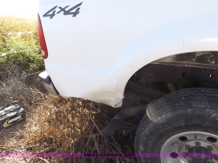 image for item I8419 2004 Ford F250 Super Duty XLT pickup truck