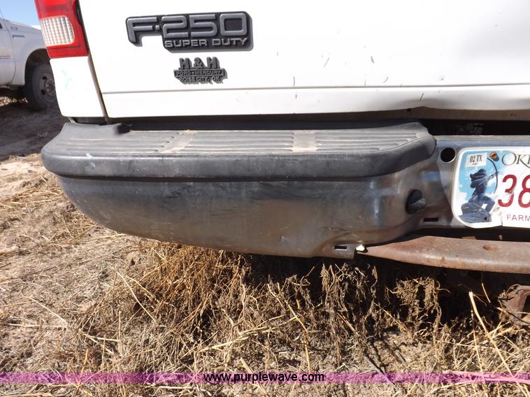 image for item I8419 2004 Ford F250 Super Duty XLT pickup truck