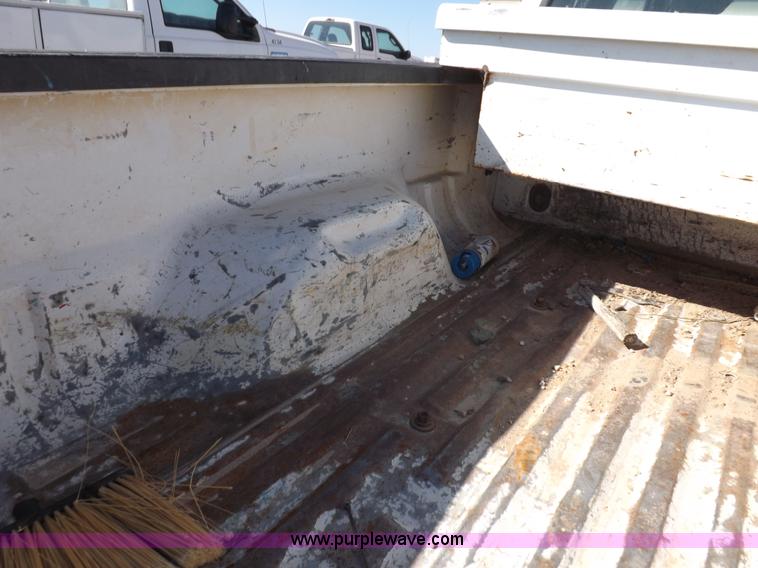 image for item I8419 2004 Ford F250 Super Duty XLT pickup truck