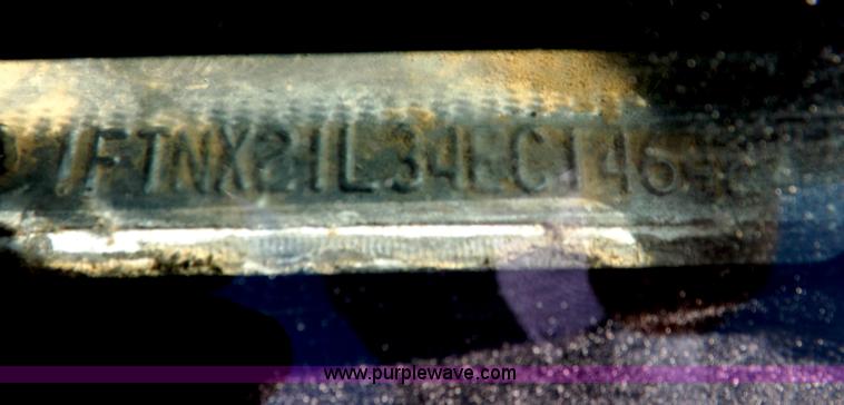 image for item I8419 2004 Ford F250 Super Duty XLT pickup truck