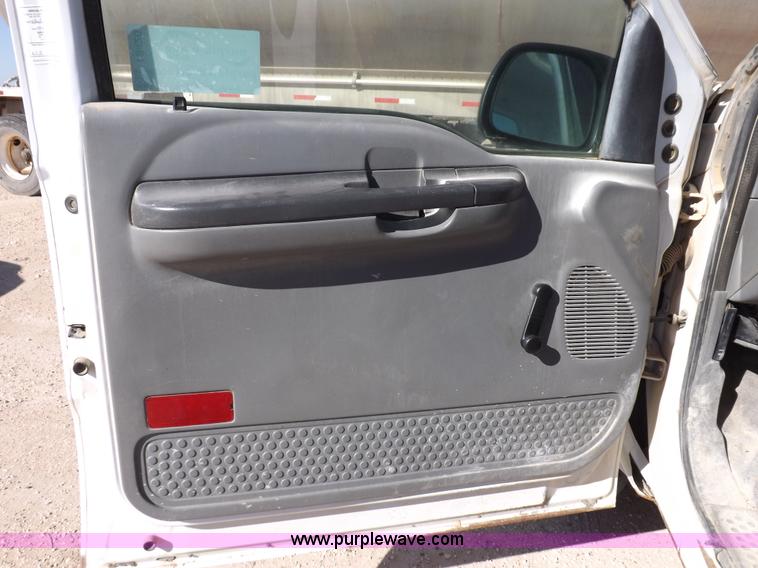 image for item I8420 2004 Ford F350 Super Duty XL pickup truck