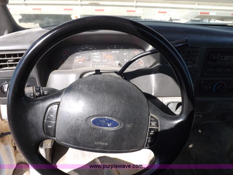 image for item I8420 2004 Ford F350 Super Duty XL pickup truck