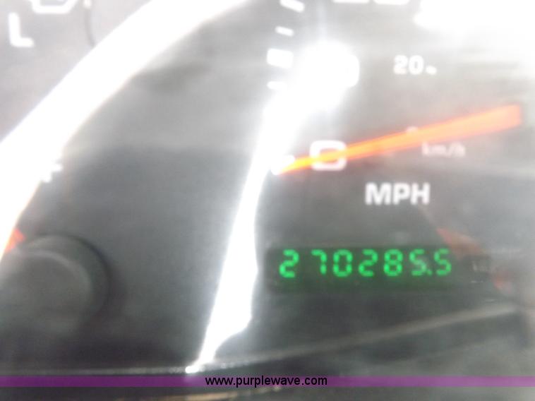 image for item I8420 2004 Ford F350 Super Duty XL pickup truck