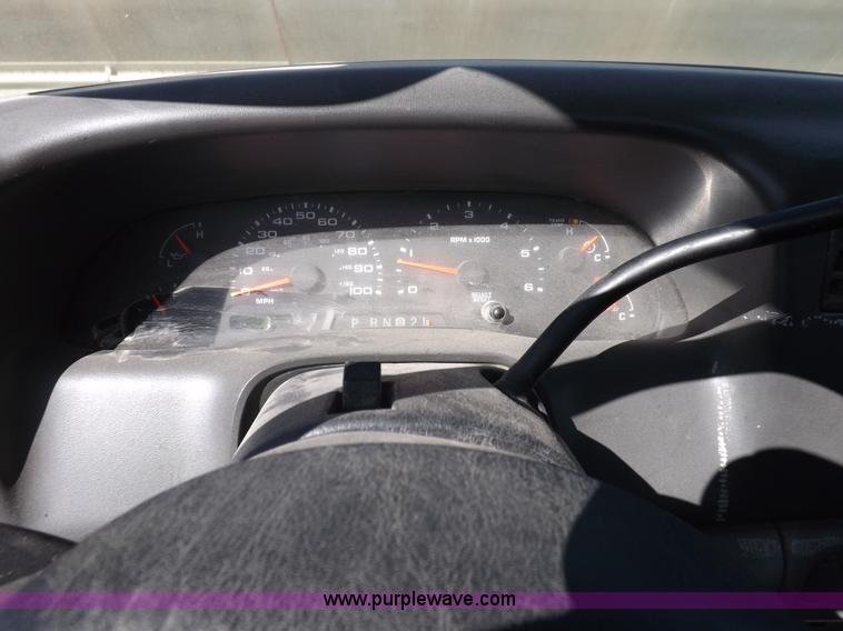 image for item I8420 2004 Ford F350 Super Duty XL pickup truck