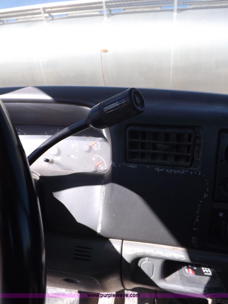 image for item I8420 2004 Ford F350 Super Duty XL pickup truck