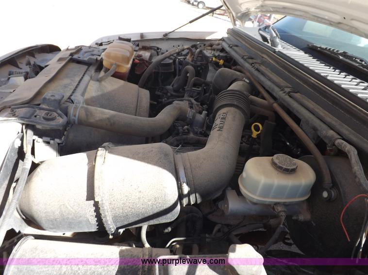 image for item I8420 2004 Ford F350 Super Duty XL pickup truck