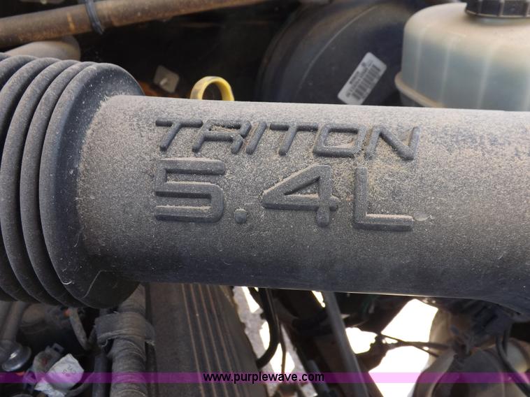 image for item I8420 2004 Ford F350 Super Duty XL pickup truck