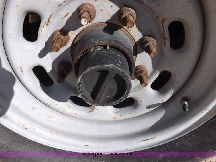 image for item I8420 2004 Ford F350 Super Duty XL pickup truck