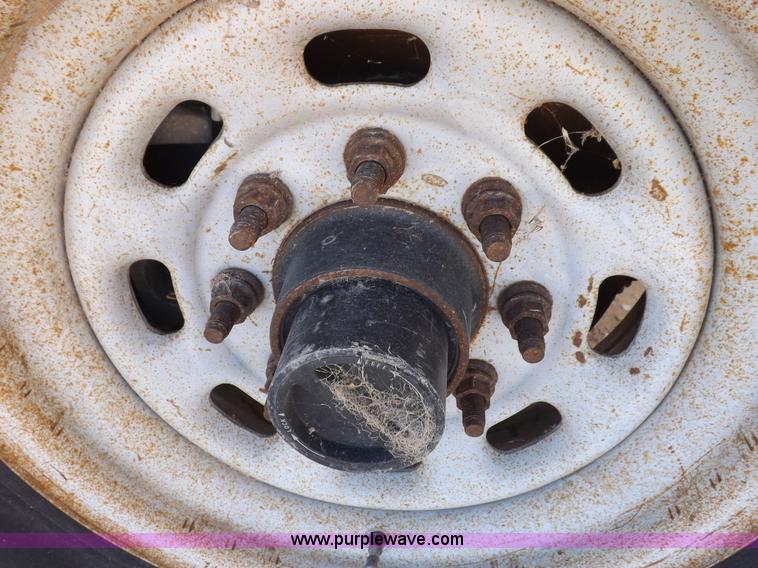 image for item I8420 2004 Ford F350 Super Duty XL pickup truck