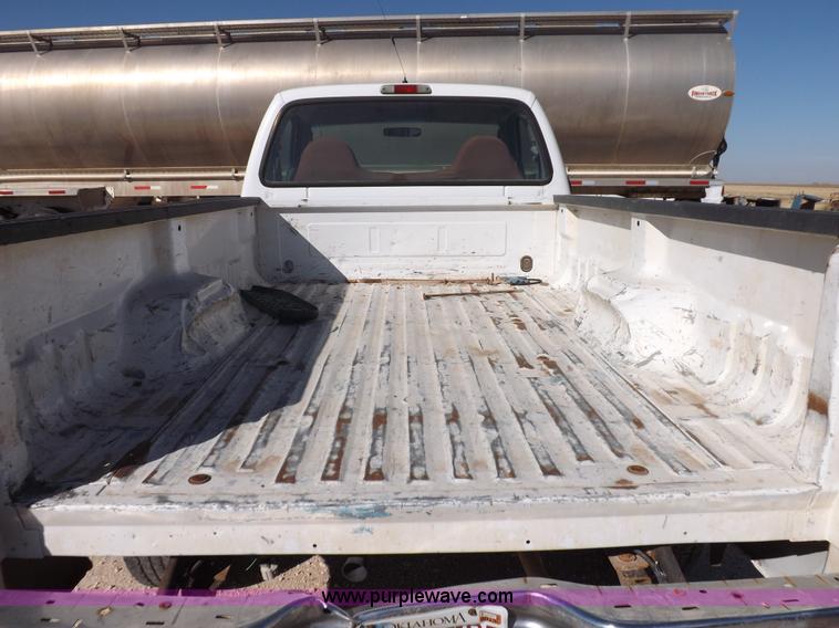image for item I8420 2004 Ford F350 Super Duty XL pickup truck
