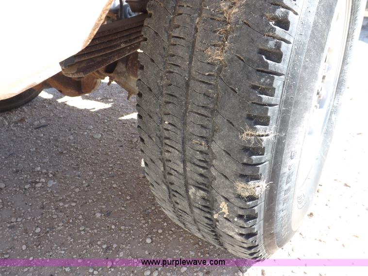 image for item I8420 2004 Ford F350 Super Duty XL pickup truck