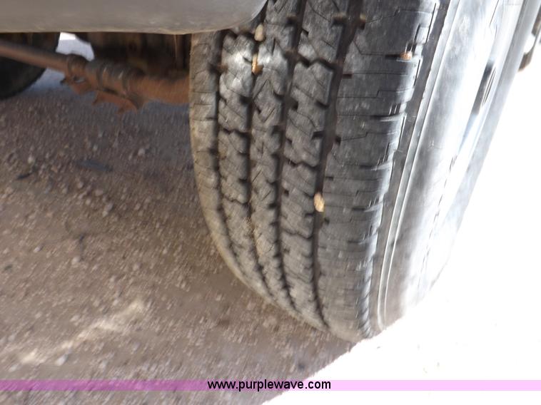 image for item I8420 2004 Ford F350 Super Duty XL pickup truck