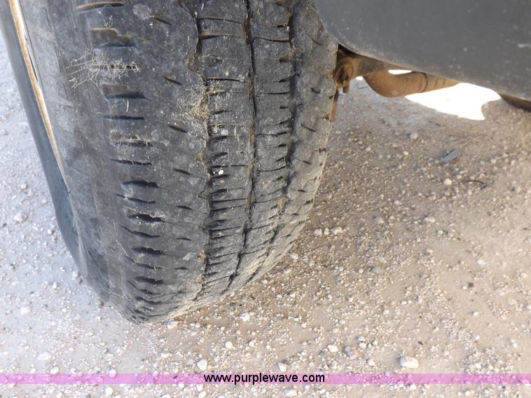 image for item I8420 2004 Ford F350 Super Duty XL pickup truck