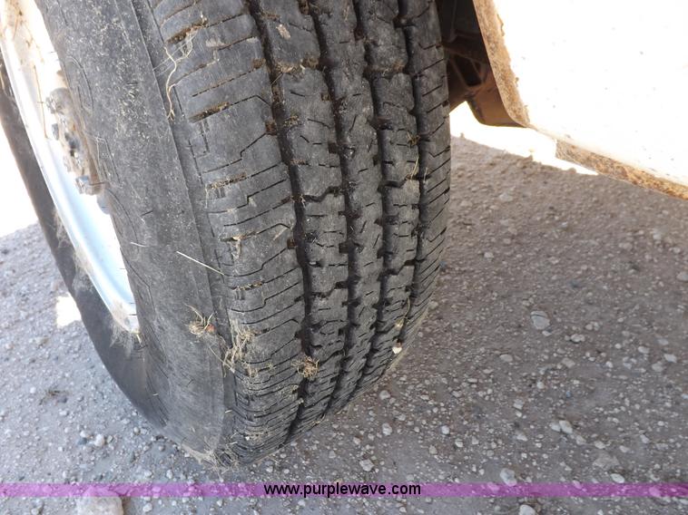 image for item I8420 2004 Ford F350 Super Duty XL pickup truck