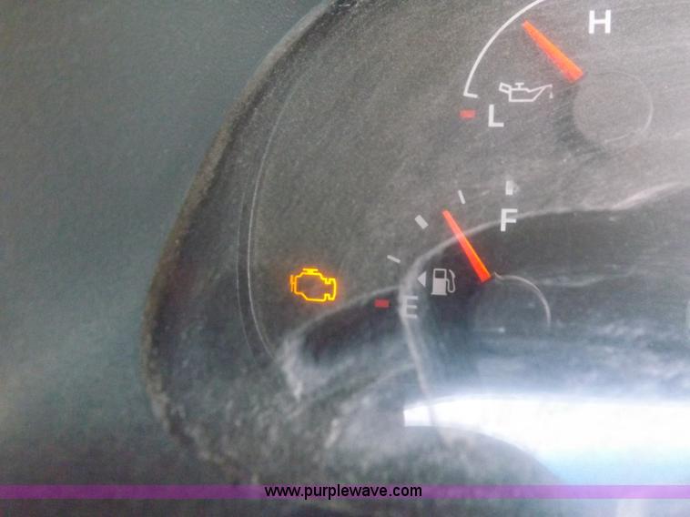 image for item I8420 2004 Ford F350 Super Duty XL pickup truck