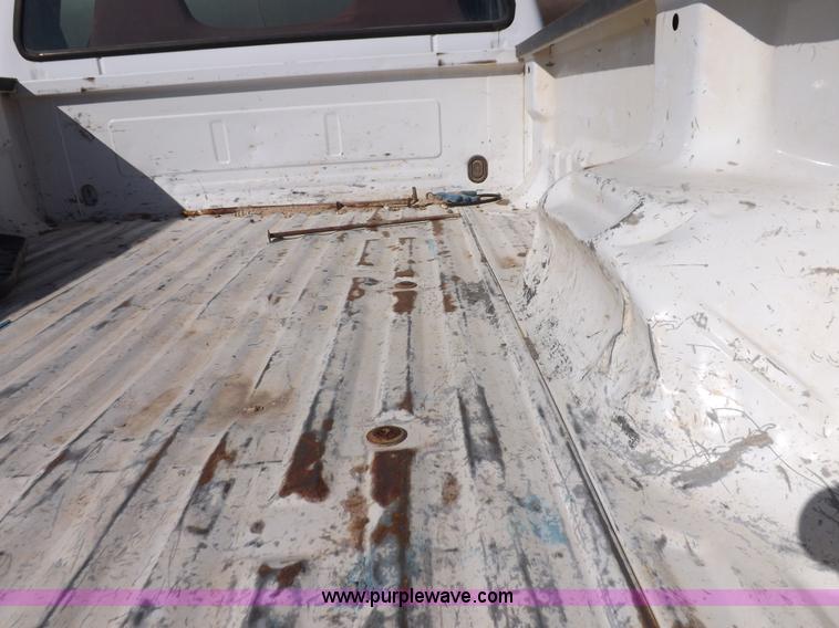 image for item I8420 2004 Ford F350 Super Duty XL pickup truck