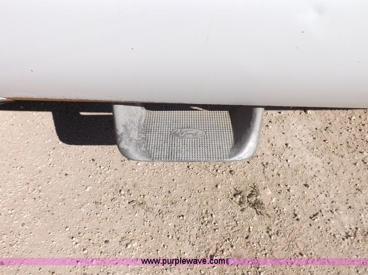 image for item I8420 2004 Ford F350 Super Duty XL pickup truck