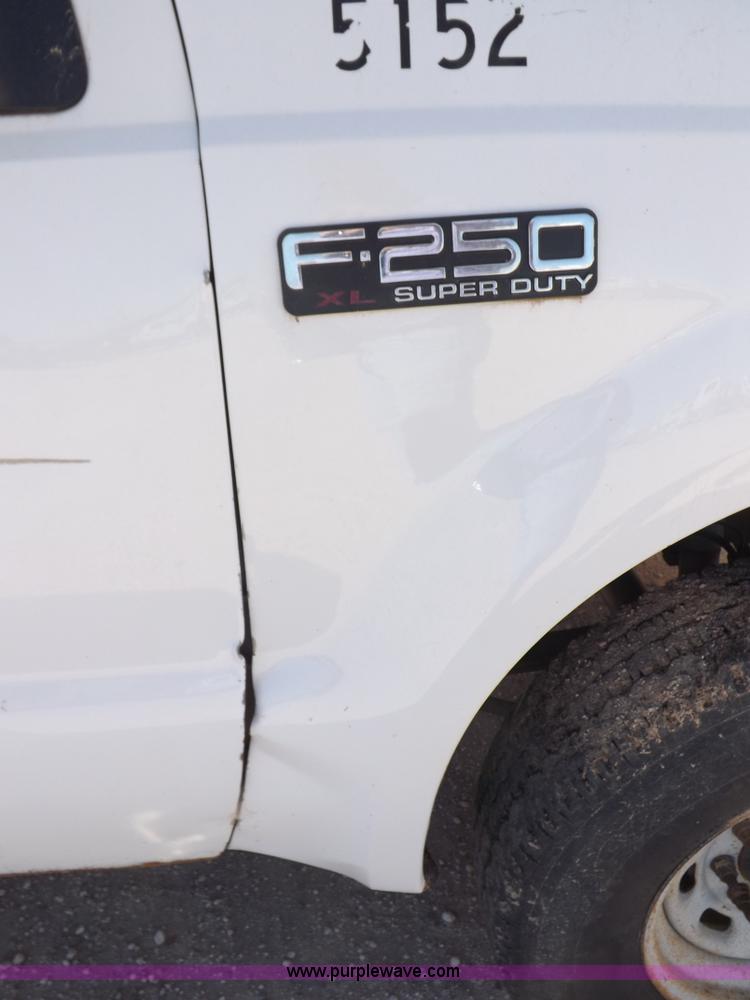 image for item I8420 2004 Ford F350 Super Duty XL pickup truck